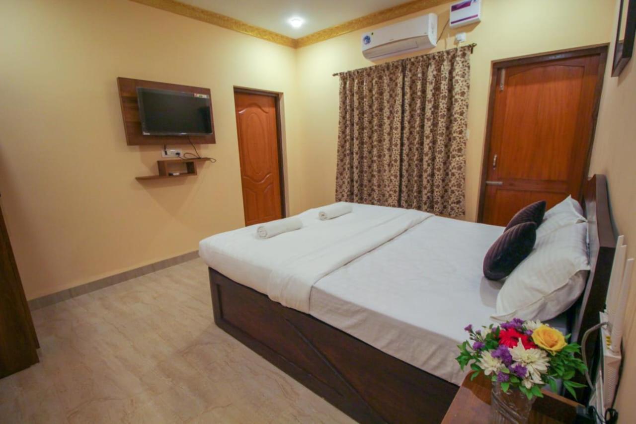 Ena Holiday Inn Калангут Экстерьер фото